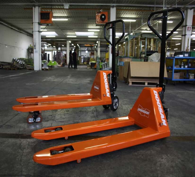 Thuê xe nâng tay tại Hải Phòng - Dịch vụ chất lượng, dễ dàng và tiết kiệm