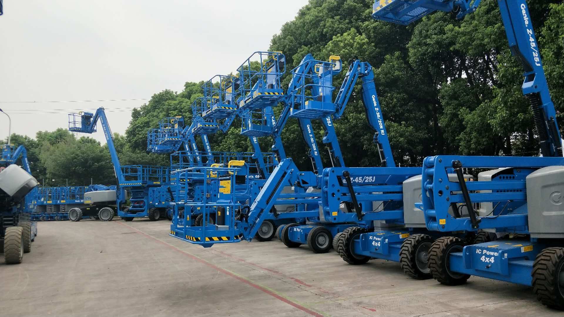 Read more about the article Dịch vụ cho thuê xe nâng người boom lift uy tín, giá siêu tốt