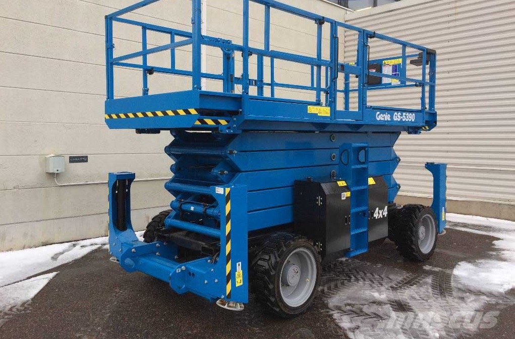 Cho thuê xe nâng người cắt kéo scissor lift