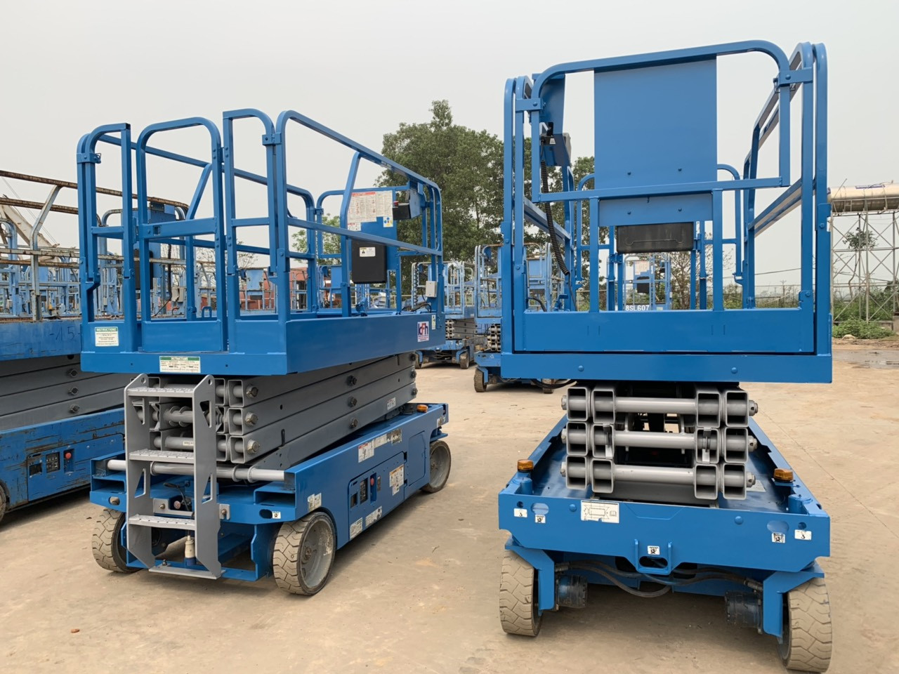 Read more about the article Những lưu ý quan trọng khi thuê xe nâng cắt kéo bạn nên biết