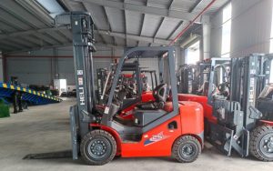 Read more about the article Dịch vụ cho thuê xe nâng tại Hưng Yên giá cạnh tranh, linh hoạt