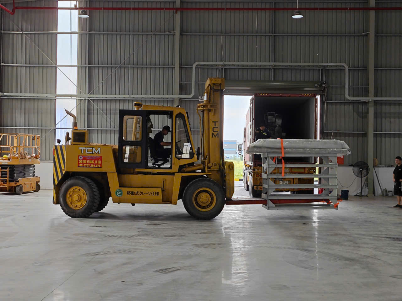 Read more about the article Thuê xe nâng, xe cẩu chuyên nghiệp số 1 KCN VSIP Hải Phòng