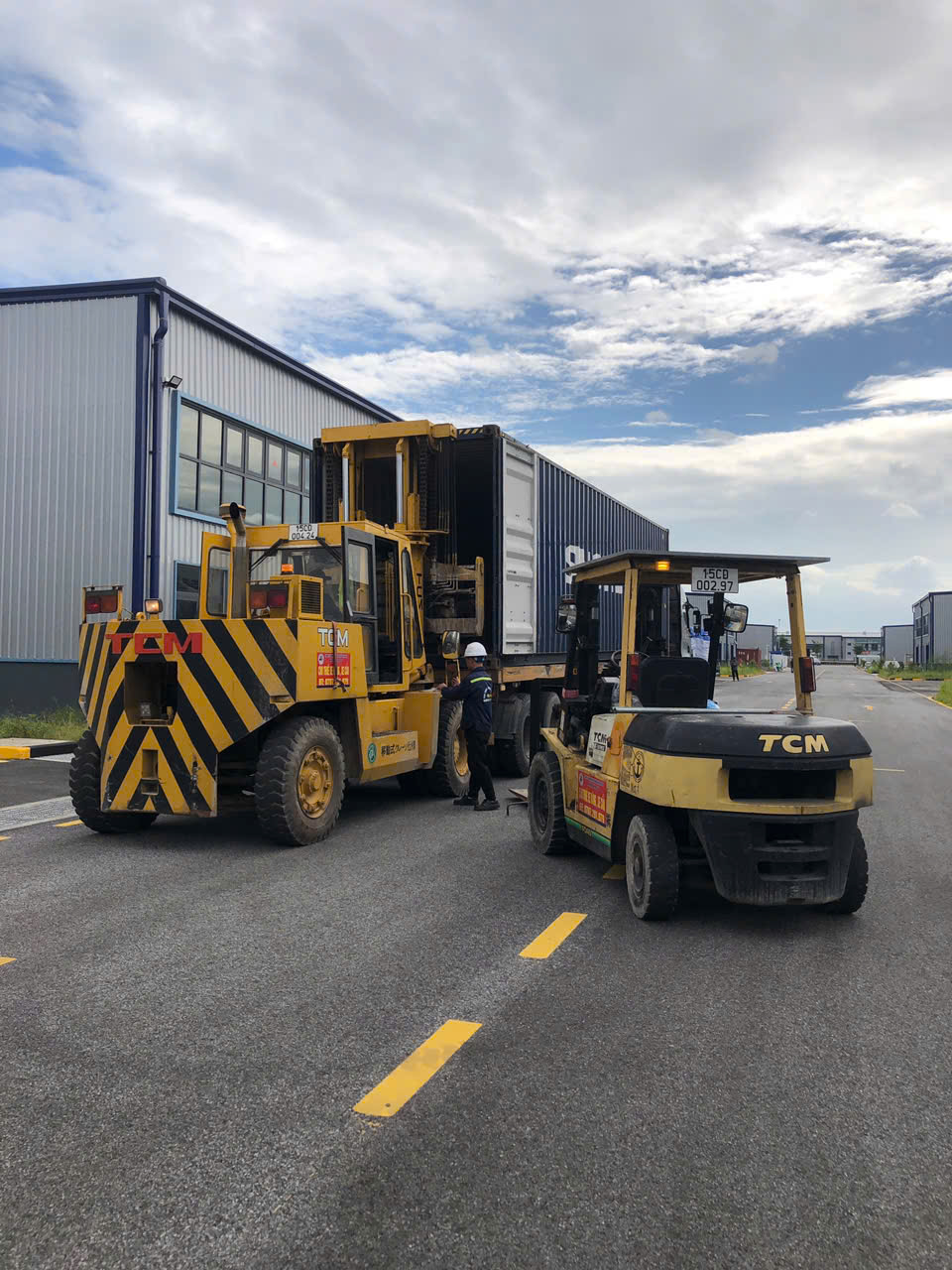 Read more about the article Thuê Xe Nâng Tại Cụm KCN Amata  Giải Pháp Linh Hoạt 2026