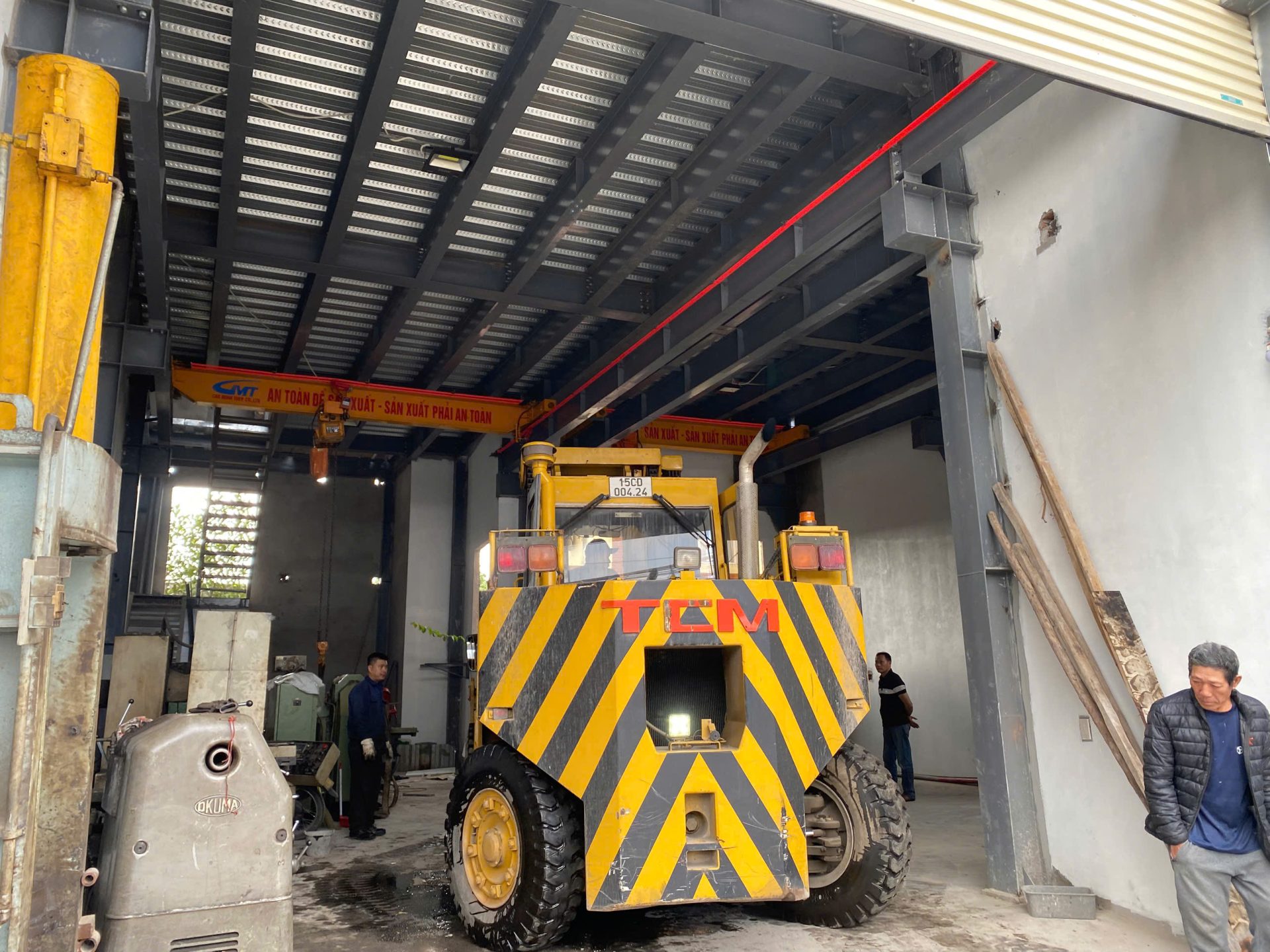 Read more about the article Thuê Xe Nâng Hải Hay Tại VSIP Nghệ An Giải Pháp Nâng Hạ Và Lắp Đặt Thiết Bị Chuẩn Nhà Máy Năm 2026