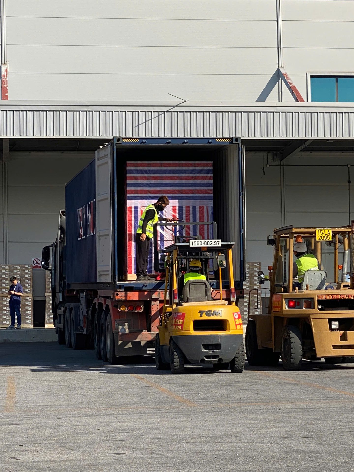 Read more about the article Thuê Xe Nâng Hải Hay Tại KCN Đồ Sơn Giải Pháp Năm 2026